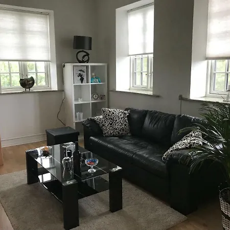 Apartment I I 2 Plan, Ved S-tog Og Busser