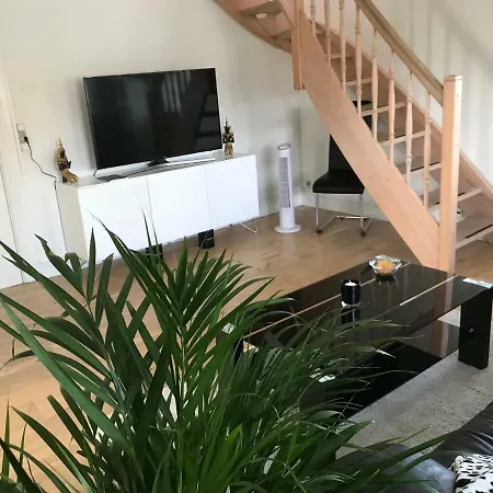 Apartment I I 2 Plan, Ved S-tog Og Busser