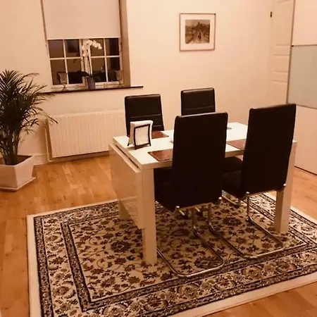 I I 2 Plan, Ved S-tog Og Busser Appartement