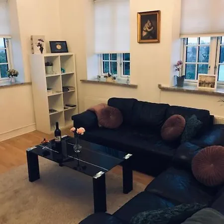 Apartment I I 2 Plan, Ved S-tog Og Busser