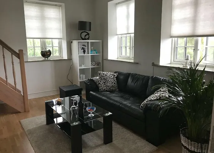 Apartment I I 2 Plan, Ved S-tog Og Busser