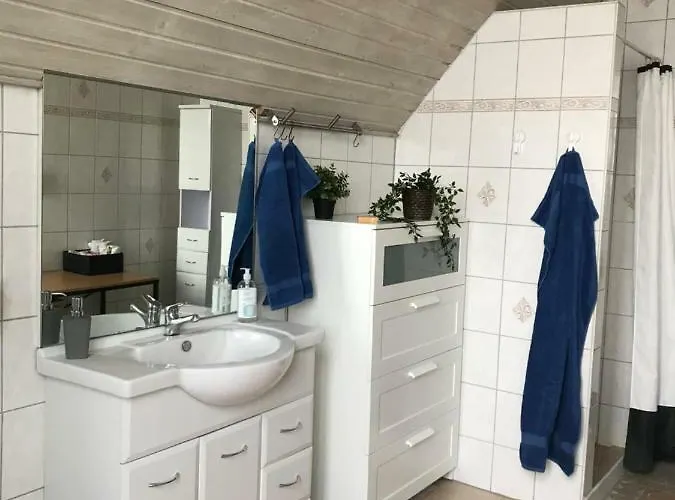 Lägenhet I I 2 Plan, Ved S-tog Og Busser *